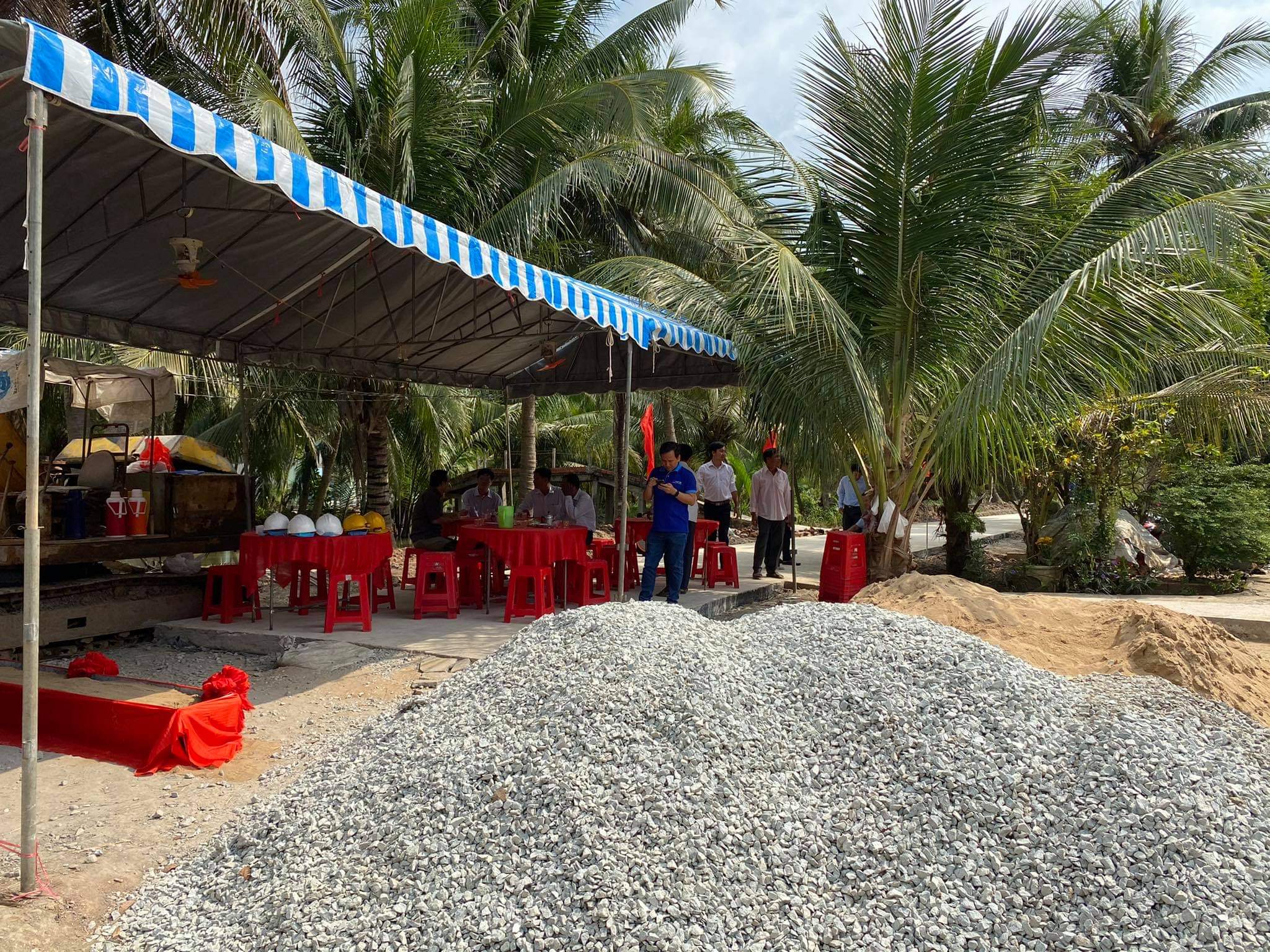 Xây cầu dân sinh tại Bến Tre