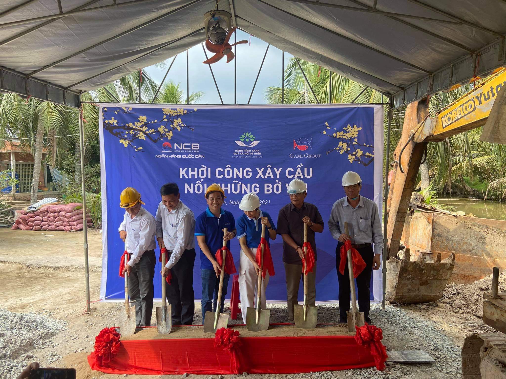 Xây cầu dân sinh tại Bến Tre