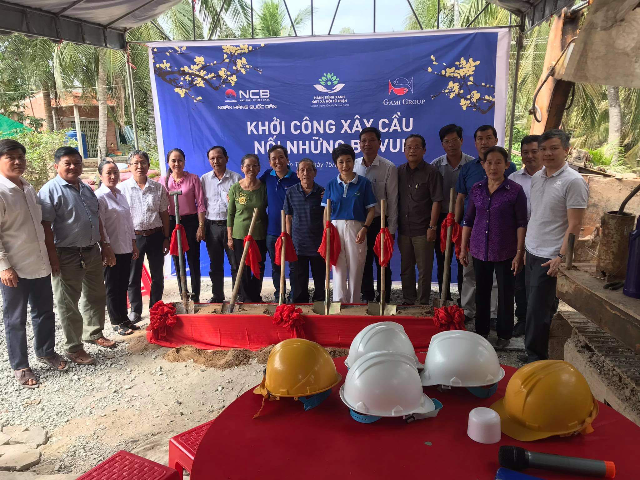 Xây cầu dân sinh tại Bến Tre