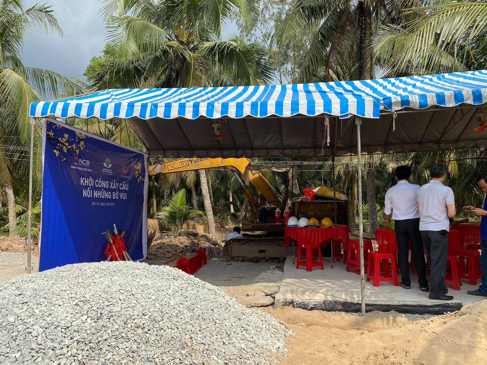 Xây cầu dân sinh tại Bến Tre