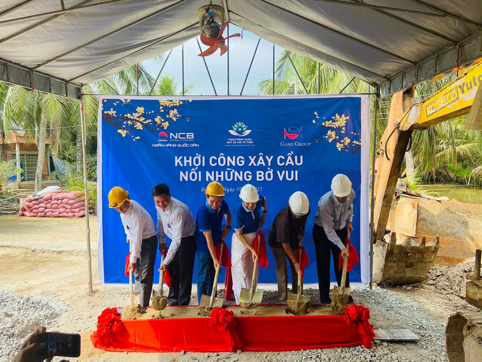 Xây cầu dân sinh tại Bến Tre